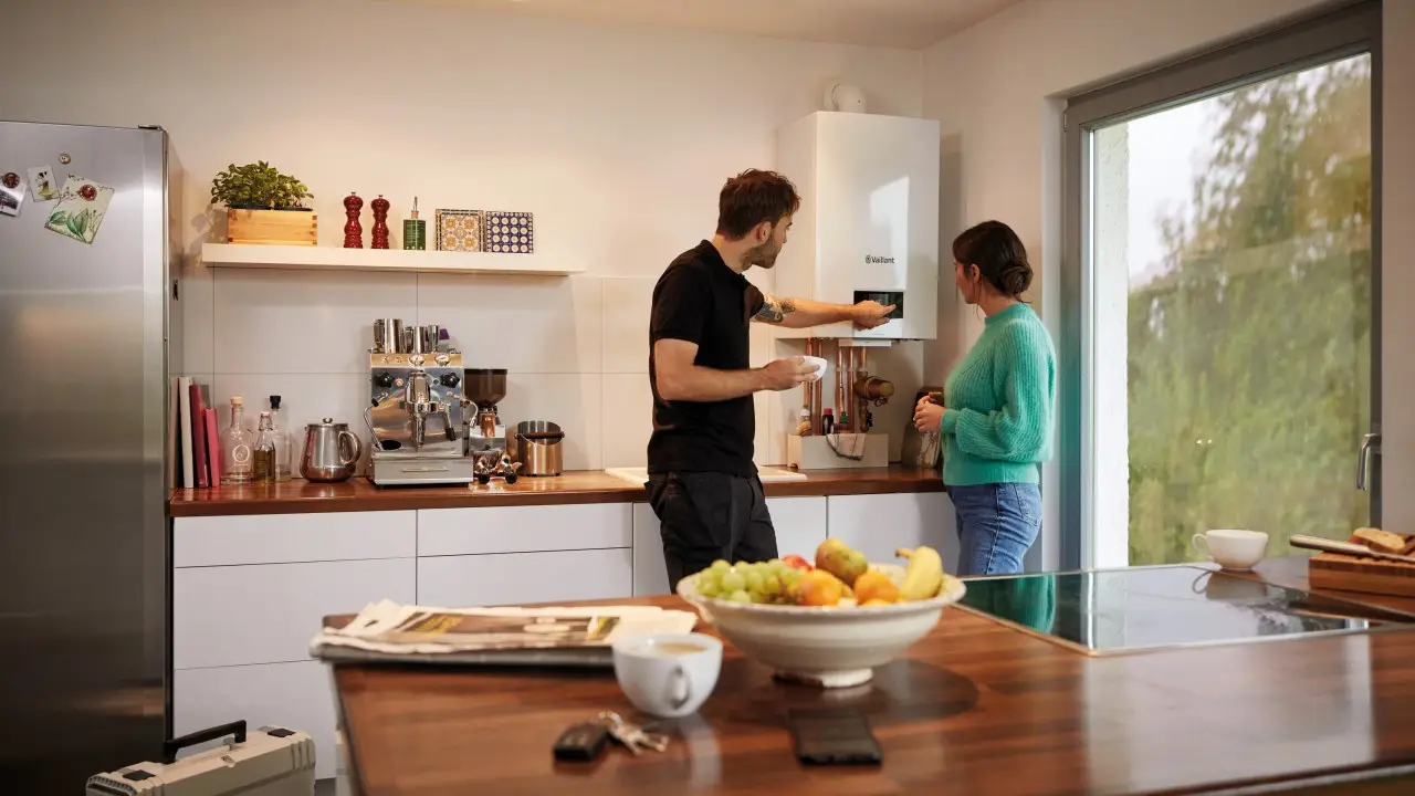 Vaillant engineer & customer